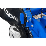 samokhodnaya-elektricheskaya-gazonokosilka-hyundai-le-4600s-drive